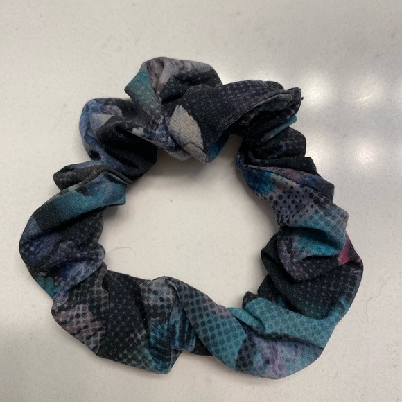 Lululemon scrunchies - Picture 4 of 5